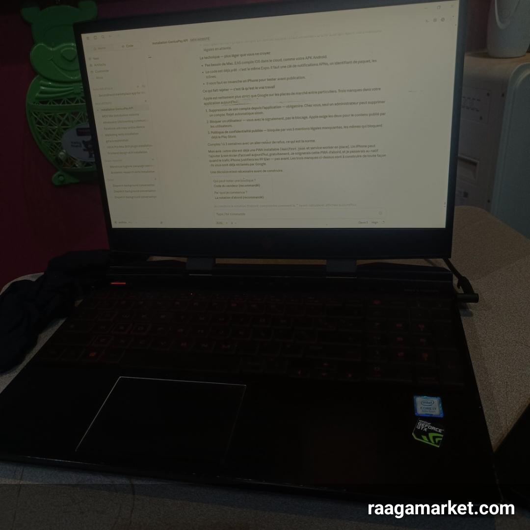 Ordinateur portable noir avec écran allumé — photo 1 sur 1