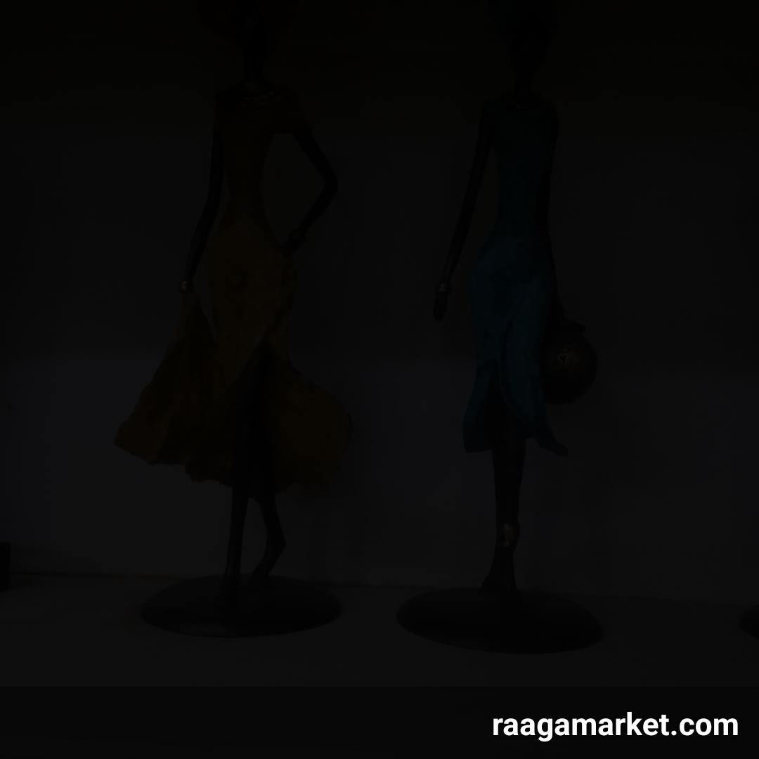 Statuettes de femmes stylisés bronze